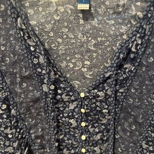 Old Navy Black Sleeveless Blouse with Floral Pattern and Buttoned Style
